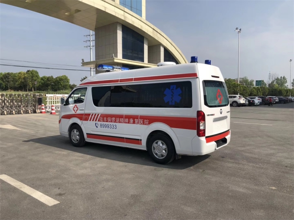 福田风景G7救护车