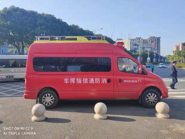 通讯指挥车