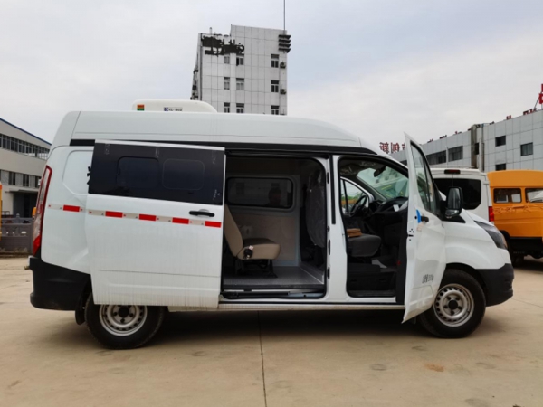 福特新全顺疫苗冷链车汽油中轴中顶手动挡